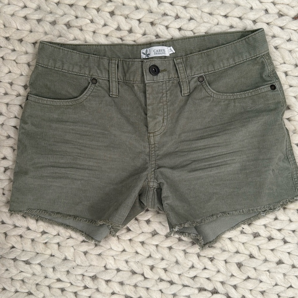 Like new size 0 Carve Designs Dogtown 4” inseam shorts